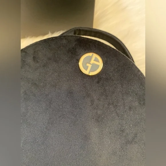 BNIB GIORGIO ARMANI Round Black Velvet Cosmetic Makeup Bag/Case - Picture 6 of 6